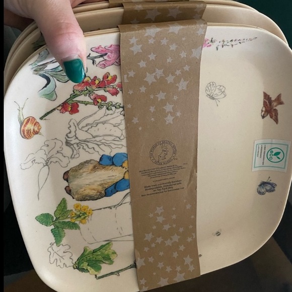 NWT Peter Rabbit Bamboo Salad/Popcorn Bowls and Peter Rabbit bamboo plates - Picture 3 of 3